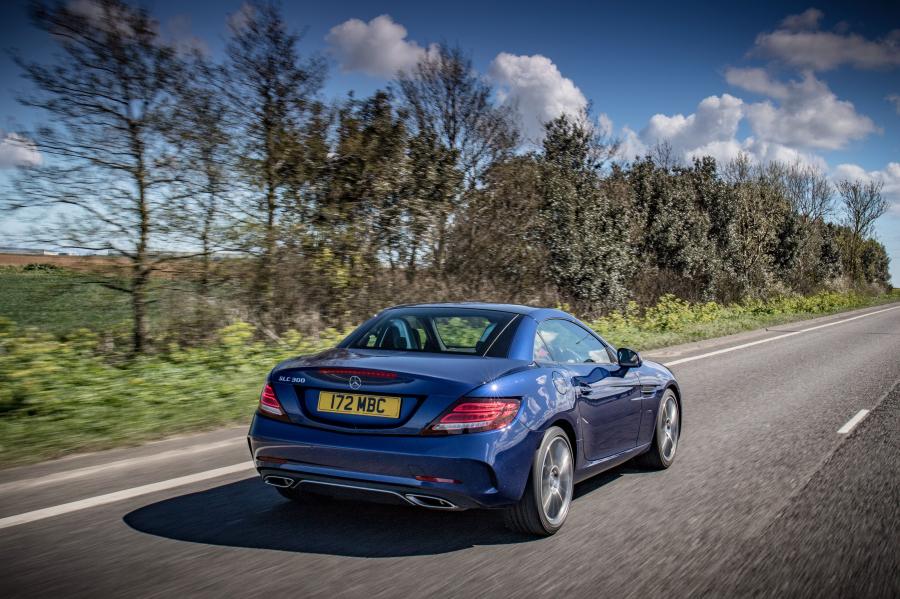 Mercedes-Benz SLC300 AMG Line 2016 года  (UK) (фото 9 из 25)